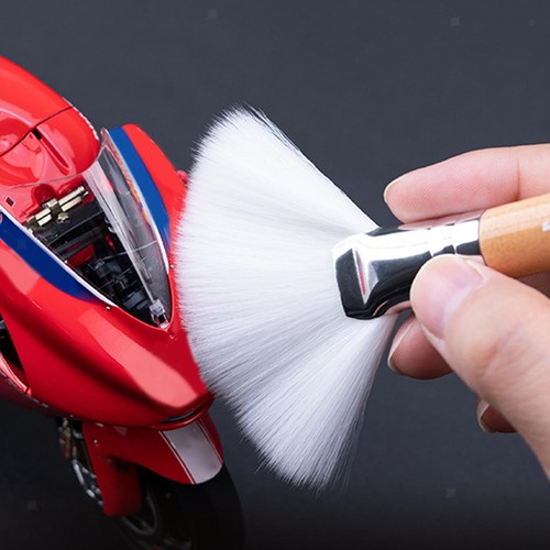 Model dust brush figure - dust,